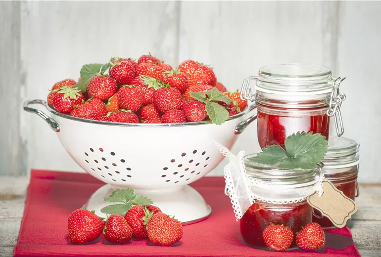 Erdbeeren und Erdbeermarmelade